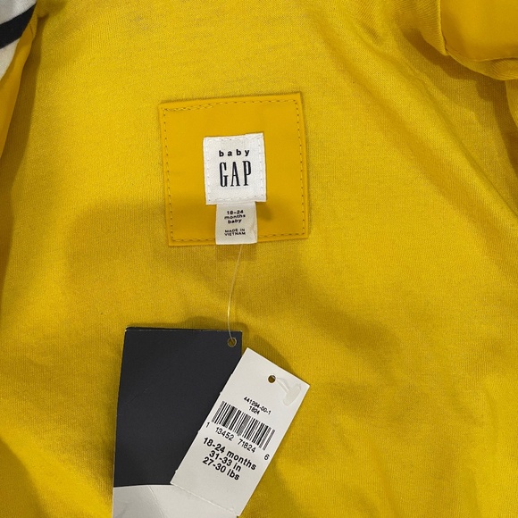 Gap rain jacket - Picture 3 of 3